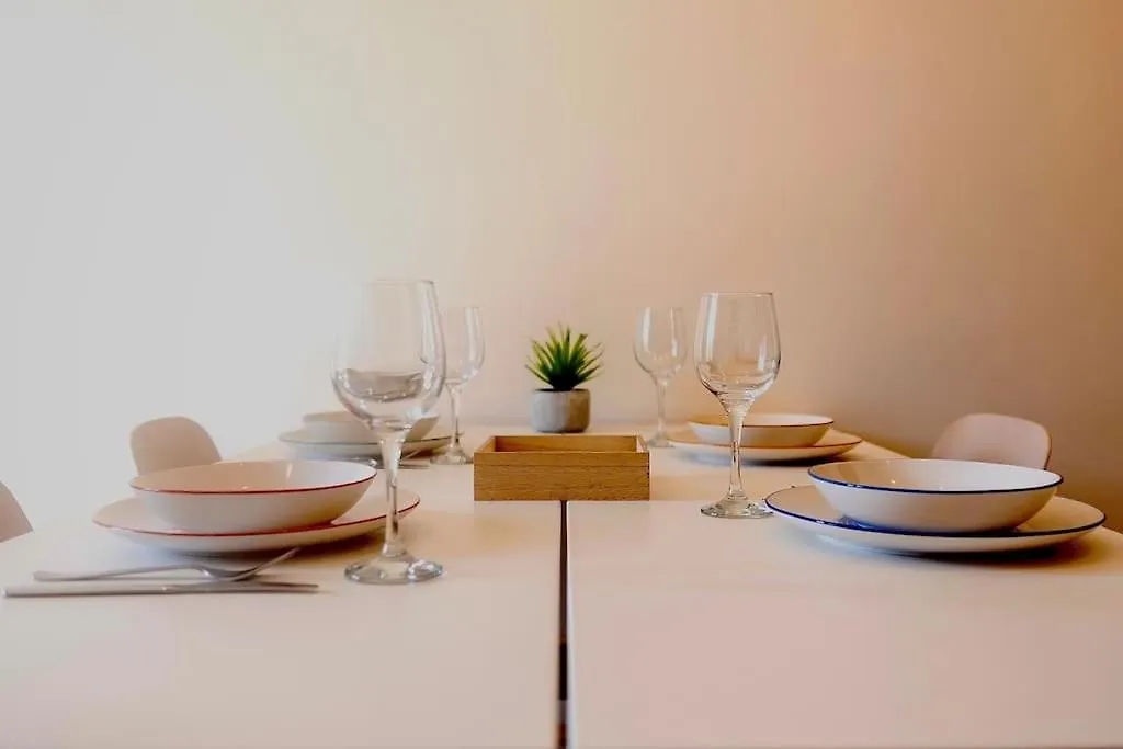 Modern Centraal Gelegen Appartement In Bologna. Appartamento